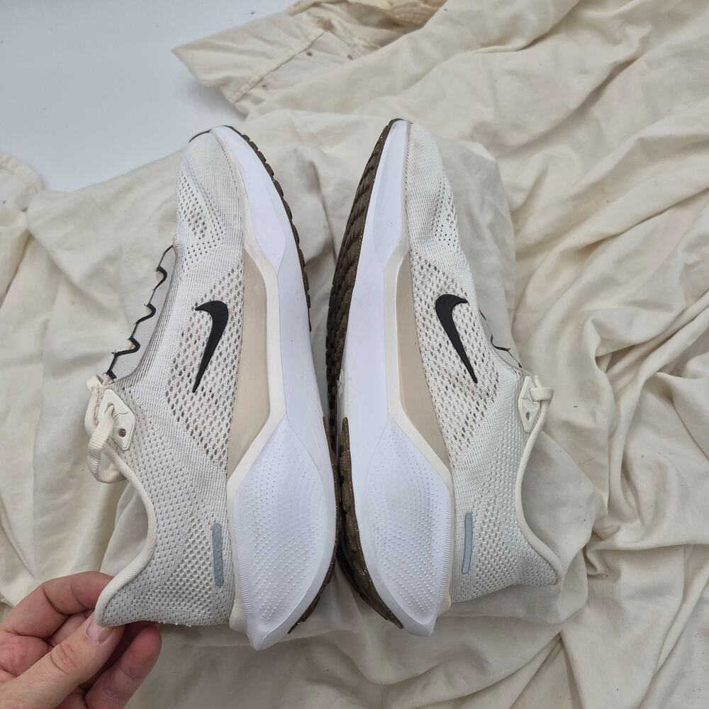 Nike Pegasus 41 road running sneakers in the Sail and Black Women sz 6.5